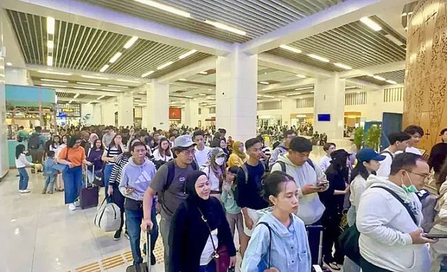 Penumpang Kereta Cepat Whoosh pada perjalanan rute pendek libur Lebaran Idulfitri 1446 H. (Foto: PRFMNEWS)