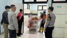 NS, seorang gadis berusia 19 tahun ditemukan tewas di rumah kontrakannya di Murung Pudak dan korban dievakuasi RSUD Badaruddin Kasim Tanjung untuk dilakukan visum et repertum. (Foto: Humas Polres Tabalong)