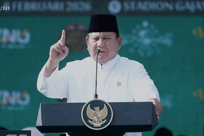 Presiden Prabowo Subianto memberikan sambutan pada acara Mujahadah Kubro memperingati Hari Lahir Satu Abad Nahdlatul Ulama (NU) di Stadion Gajayana, Malang, Jawa Timur, Minggu (8/2/2026). (Foto: Youtube @Sekretariat Presiden)