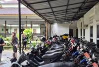 Puluhan kendaraan bermotor sebagai aset daerah, yang dilelang Pemkot Banjarmasin di Balaikota, Senin (23/2/2026). (Dok Humas Pemko Banjarmasin)