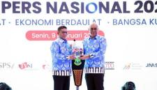 Gubernur Banten, Andra Soni, bersama Ketua PWI Pusat, Akhmad Munir, dalam puncak HPN 2026 di Kota Serang, Banten, Senin (9/2/2026). (Foto: Dok Pemprov Banten)