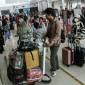 Sejumlah penumpang pesawat antre di terminal keberangkatan Bandara Tjilik Riwut, Palangka Raya, Kalimantan Tengah beberapa waktu lalu. (Dok Antara)