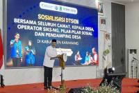 Mensos Saifullah Yusuf dalam acara sosialisasi Data Tunggal Sosial Ekonomi Nasional (DTSEN) di Kabupaten Karawang, Jawa Barat, Kamis (26/2/2026). (Antara/Lintang B Prameswari)