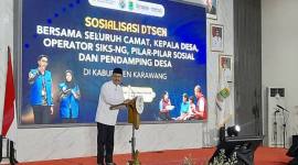 Mensos Saifullah Yusuf dalam acara sosialisasi Data Tunggal Sosial Ekonomi Nasional (DTSEN) di Kabupaten Karawang, Jawa Barat, Kamis (26/2/2026). (Antara/Lintang B Prameswari)
