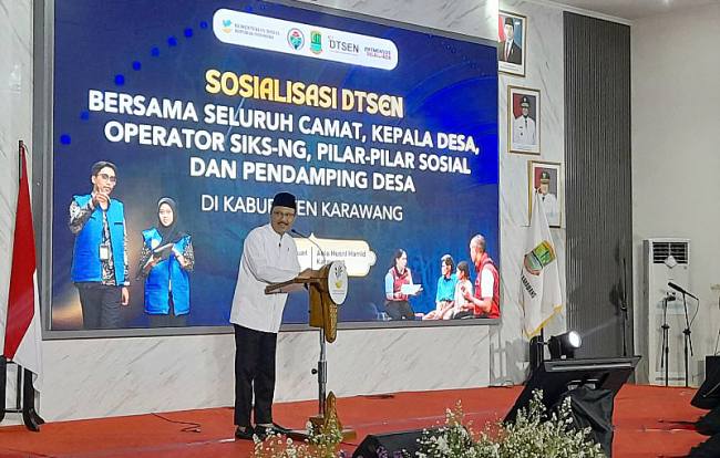Mensos Saifullah Yusuf dalam acara sosialisasi Data Tunggal Sosial Ekonomi Nasional (DTSEN) di Kabupaten Karawang, Jawa Barat, Kamis (26/2/2026). (Antara/Lintang B Prameswari)