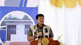 Direktur Pengembangan Kawasan Permukiman Ditjen Kawasan Permukiman Kementerian PKP Anggoro Putro memberikan sambutan saat peresmian bantuan Rumah Inti Tumbuh Konvensional (RITK) bagi petugas kebersihan di Desa Sungai Raya Selatan, Kecamatan Sungai Raya, Kabupaten Hulu Sungai Selatan, Kalimantan Selatan, Kamis (5/2/2026). (Foto: Istimewa)