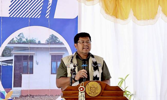 Direktur Pengembangan Kawasan Permukiman Ditjen Kawasan Permukiman Kementerian PKP Anggoro Putro memberikan sambutan saat peresmian bantuan Rumah Inti Tumbuh Konvensional (RITK) bagi petugas kebersihan di Desa Sungai Raya Selatan, Kecamatan Sungai Raya, Kabupaten Hulu Sungai Selatan, Kalimantan Selatan, Kamis (5/2/2026). (Foto: Istimewa)