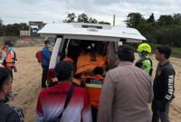 Tim gabungan mengevaluasi jenazah Dwi Fangga Ali (32) korban terseret arus Sungai Rungan Gunung Mas, Selasa (3/2/2026). (Foto: Dok Polres Gumas)