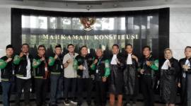 Jajaran pengurus AMPHURI saat mengajukan uji materiil ke Mahkamah Konstitusi soal UU Penyelenggaraan Haji dan Umrah. (Dok AMPHURI)