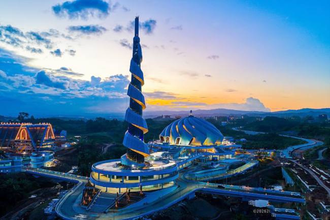 Masjid Negara IKN di Kecamatan Sepaku, Kabupaten Penajam Paser Utara, Provinsi Kalimantan Timur, tampak megah siap digunakan mulai Ramadhan tahun ini (Foto: Dok Humas OIKN)