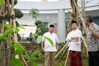 Menteri Agama Nasaruddin Umar (tengah) bersama Kepala OIKN Basuki Hadimuljono (kiri) saat melakukan kunjungan ke ibu kota baru Indonesia saat Ramadan. (Dok Humas OIKN)