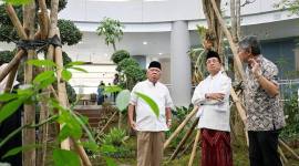 Menteri Agama Nasaruddin Umar (tengah) bersama Kepala OIKN Basuki Hadimuljono (kiri) saat melakukan kunjungan ke ibu kota baru Indonesia saat Ramadan. (Dok Humas OIKN)