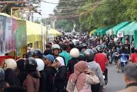 Situasi pasar Juadah yang berada di depan Mess Daerah Jalan Merdeka, Kecamatan Singkawang Tengah, Kota Singkawang, Kalimantan Barat, Minggu (22/2/2026). (Antara Foto/Narwati)