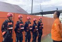 Tim SAR Banjarmasin sedang melakukan pencarian terhadap seorang wanita bernama Rini (34) yang diduga tenggelam di Sungai Martapura di Banjarmasin, Jumat (13/2/2026). (Foto: Humas Basarnas Banjarmasin)