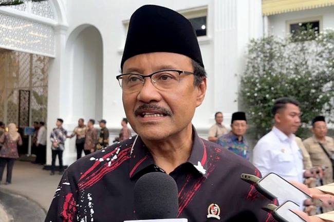 Menteri Sosial (Mensos) Saifullah Yusuf ditemui di Kompleks Istana Kepresidenan, Jakarta, Selasa (3/2/2026). (Foto: ANTARA/Azhfar Muhammad)
