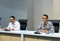 Pelaksana Tugas Deputi Penindakan dan Eksekusi Komisi Pemberantasan Korupsi Asep Guntur Rahayu (kiri) bersama Juru Bicara KPK Budi Prasetyo mengumumkan penetapan tersangka kasus dugaan korupsi terkait pengajuan restitusi pajak, di Gedung Merah Putih KPK, Jakarta, Kamis (5/2/2026). (Foto: ANTARA/Rio Feisal)