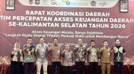 Direktur Ekonomi Syariah dan Badan Usaha Milik Negara (BUMN) Bappenas Rosy Wediawaty (kiri) saat menghadiri Rapat Koordinasi Daerah Tim Percepatan Akses Keuangan Daerah (TPAKD) se-Kalsel di Banjarmasin, Kalimantan Selatan, Senin (23/2/2026). (Antara Foto/Tumpal A Aritonang)