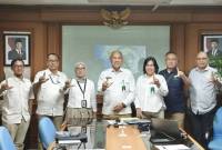 Jajaran Dinas Kehutanan Provinsi Kalimantan Selatan (Dishut Kalsel) setelah mengikuti verifikasi usulan rehabilitasi mangrove dan program Rehabilitasi Hutan dan Lahan (RHL) tahun anggaran 2026 melalui pendanaan FOLU Net Sink 2030 di Kementerian Kehutanan di Jakarta, Selasa (24/2/2026). (Dok Dishut Kalsel)
