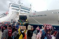 Suasana penumpang di Pelabuhan Trisakti Banjarmasin yang turun dari kapal pada saat masa mudik lebaran tahun 2023 lalu. (Foto: Istimewa)
