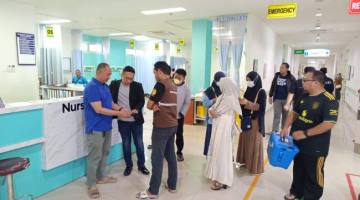 Menyikapi kejadian, pihak Kapolres HSU melalui Kapolsek Banjang AKP Robby A Bahasuan, bersama-sama pihak Dinas Kesehatan, Balai POM, istri Bupati HSU, Hj. Murniati Sahrujani,  Sekda HSU, para angggota Koramil 07 Banjang Amuntai Tengah serta anggota DPRD, turun langsung memastikan kondisi para korban. (SuarIndonesia/Ist)