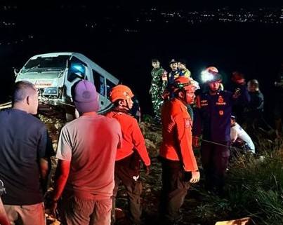 Konisi minibus Elf bernomor polisi DA 7647 HB,  Sabtu (7/2/2026) malam. (Repro)