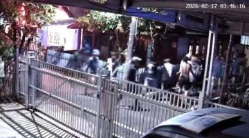 AKSI SALING SERANG Sekelompok Anak di Kampung Arab Banjarmasin