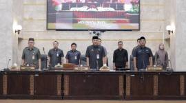 Rapat paripurna dipimpin Ketua DPRD Kalsel, H. Supian HK, S.H., M.H. didampingi Wakil Ketua l, H. Kartoyo, M.M (SuarIndonesia/Ist)