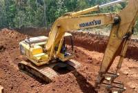 Aktivitas pertambangan bauksit di salah satu tambang yang ada di Kalbar. (Antara/Rendra Oxtora)