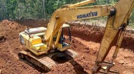 Aktivitas pertambangan bauksit di salah satu tambang yang ada di Kalbar. (Antara/Rendra Oxtora)