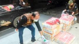 Barang-barang ilegal yang diamankan di Perbatasan RI-Malaysia di PLBN Entikong. (Foto: dok Karantina Kalbar)