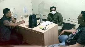 Dedi mengenakan masker usai ditangkap polisi. (Foto: Dok Polda Aceh)