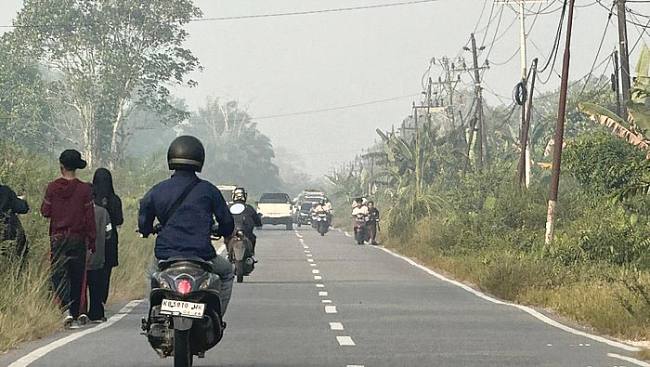 Kabut asap menyelimuti Pontianak. (Foto: detikKalimantan/Ocsya Ade CP)