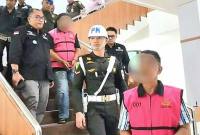 Kedua tersangka yakni SMDN (depan) dan SF (belakang) digiring Tim Penyidik Tindak Pidana Khusus (Pidsus) Kejati Kaltara ke Rutan Polresta Tarakan. (Foto: Dok Penkum Kejati Kaltara)