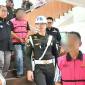 Kedua tersangka yakni SMDN (depan) dan SF (belakang) digiring Tim Penyidik Tindak Pidana Khusus (Pidsus) Kejati Kaltara ke Rutan Polresta Tarakan. (Foto: Dok Penkum Kejati Kaltara)