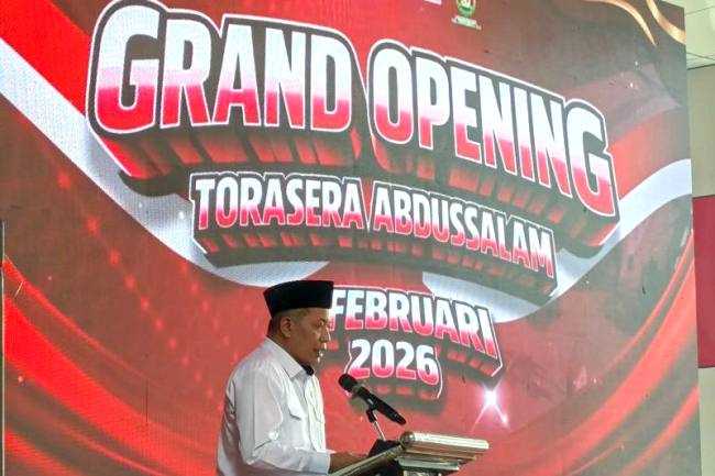 Menteri Koperasi dan UKM RI Ferry Juliantono memberikan sambutan saat peresmian Toko Rakyat Serba Ada PP Abdusalam di Kubu Raya, Senin (9/2/2026). (Foto: Antara/Rendra Oxtora)