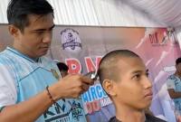 Muhammad Andi, barberman Palangka Raya yang pecahkan rekor MURI. (Foto: Dokumentasi Pribadi)
