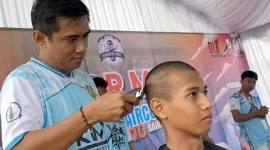 Muhammad Andi, barberman Palangka Raya yang pecahkan rekor MURI. (Foto: Dokumentasi Pribadi)
