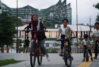 Sejumlah warga mengunjungi Kawasan Inti Pusat Pemerintahan (KIPP) di Ibu Kota Nusantara (IKN). (Antara Foto)