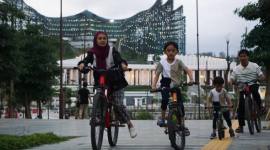 Sejumlah warga mengunjungi Kawasan Inti Pusat Pemerintahan (KIPP) di Ibu Kota Nusantara (IKN). (Antara Foto)