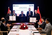 Danantara dan Arm Limited menandatangani kerja sama peningkatan kapasitas teknologi strategis, khususnya di bidang semikonduktor di London, Inggris, Senin (23/2/2026). (Dok Kemenko Bidang Perekonomian)