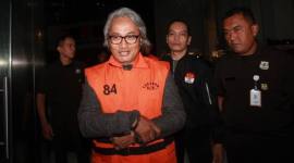 Kepala KPP Madya Banjarmasin, Mulyono Purwo Wijoyo ditetapkan sebagai tersangka kasus suap pajak oleh KPK. (Foto: ANTARA FOTO/Reno Esnir)