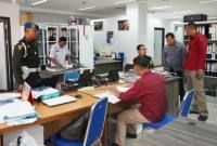 Tim Pidsus Kejati Kaltara melakukan penggeledahan disalah satu satu OPD lingkup Kaltara. (Foto: dok Penkum Kejati Kaltara)