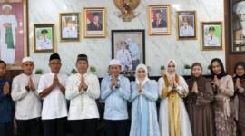 Ketua DPRD Balangan saaat menghadiri open house Bupati Balangan.