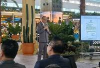 Wakil Direktur Utama InJourney Airports Achmad Syahir memberikan keterangan pers terkait kesiapan layanan mudik Lebaran. (Antara/Azmi Samsul M)
