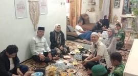 Wakil Ketua DPRD Balangan, Saiful Arif, saat menerima tamu pada open house lebaran.