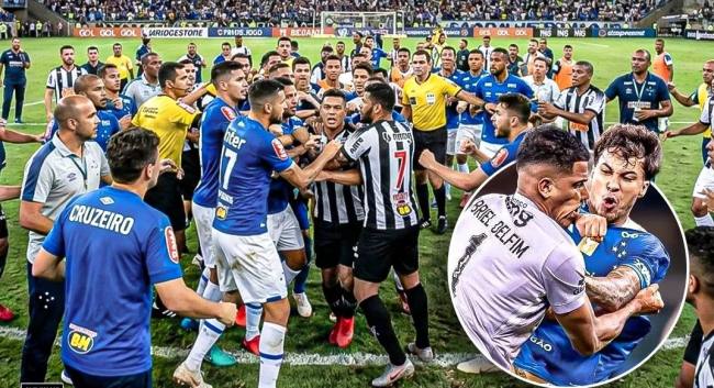 Cruzeiro dinobatkan sebagai juara Campeonato Mineiro setelah mengalahkan rivalnya Atletico Mineiro 1-0 dalam final yang panas yang kemudian menyaksikan 23 pemain dikeluarkan dari lapangan menyusul perkelahian massal. (lindaikejisblog.com)
