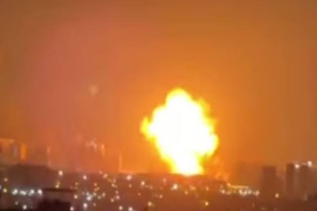 Serangan Iran terhadap kilang minyak Haifa, Israel. (Foto: Istimewa)