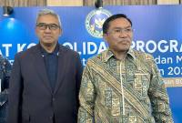 Wakil Kepala Badan Gizi Nasional Bidang Operasional Pemenuhan Gizi Sonny Sonjaya (kanan) saat memberikan keterangan di Kota Bandung, Jawa Barat, Minggu (8/3/2026). (Antara/Rubby Jovan)