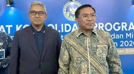 Wakil Kepala Badan Gizi Nasional Bidang Operasional Pemenuhan Gizi Sonny Sonjaya (kanan) saat memberikan keterangan di Kota Bandung, Jawa Barat, Minggu (8/3/2026). (Antara/Rubby Jovan)