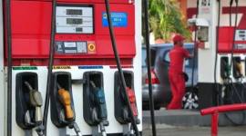 Foto Ilustrasi - Petugas melayani pengisian bahan bakar minyak (BBM) di salah satu SPBU Pertamina. (Dok Pertamina)